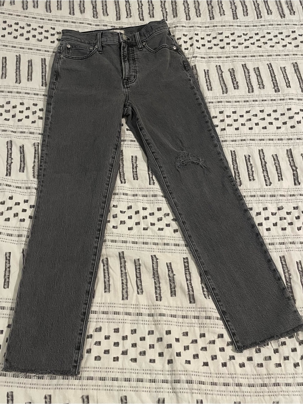Madewell The Perfect Vintage Jean Lunar Wash Distressed Knee Rip Raw Hem